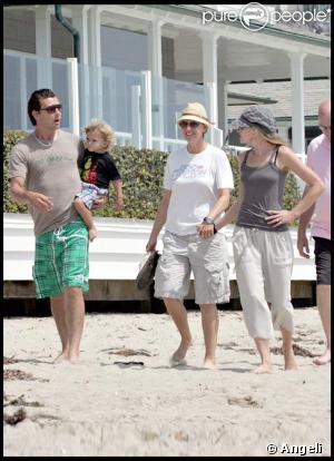 Ellen DeGeneres et sa femme Portia de Rossi, se baladent avec Gavin Rossdale et son fils Kingston