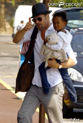 Brad Pitt et sa fille Zahara à l'aéroport de Cannes