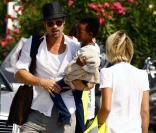 Brad Pitt et sa fille Zahara à l'aéroport de Cannes