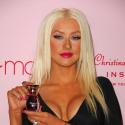 PHOTOS : Quand Christina Aguilera promeut son parfum, le décolleté plongeant est de mise !