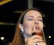PHOTOS : Carole Bouquet, elle déguste !