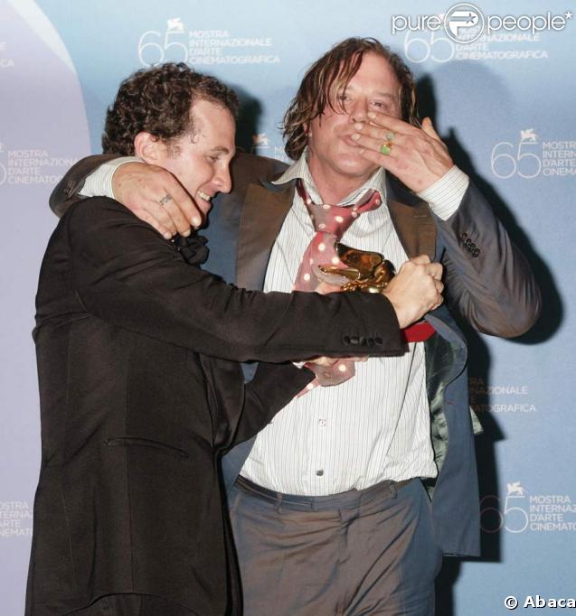 Mickey Rourke reçoit le Lion d'Or avec Darren Aronofsky !