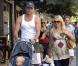 PHOTOS : Naomi Watts, promenade et shopping en famille en attendant bébé !