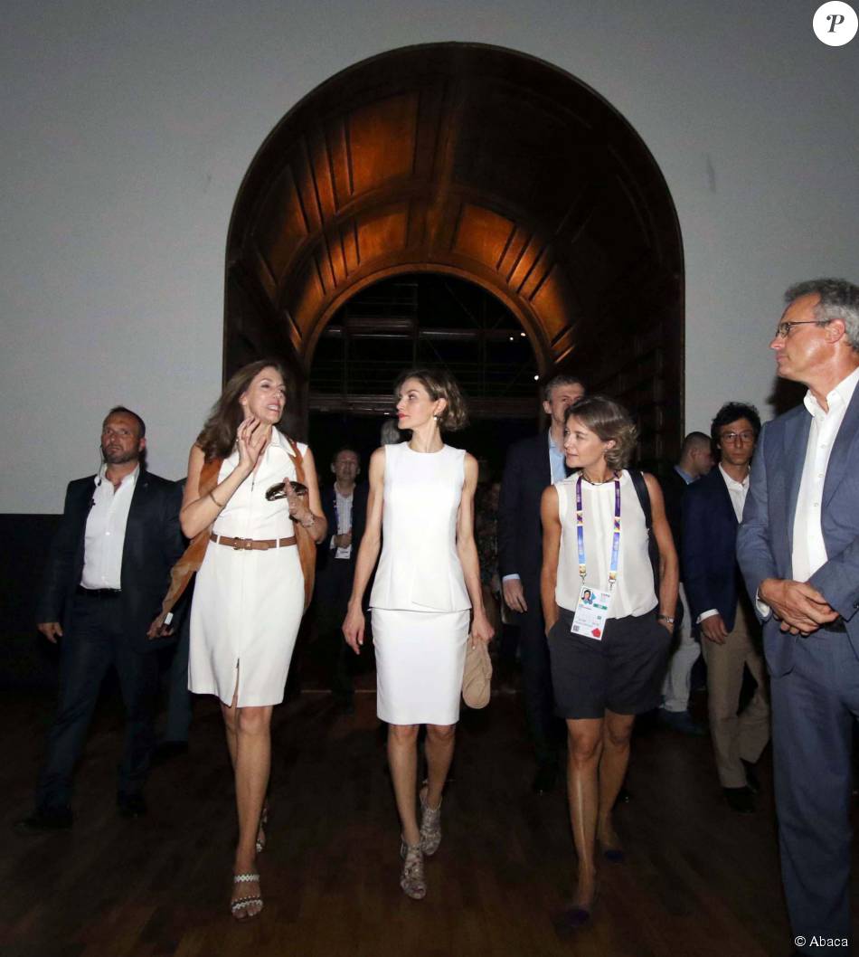 AGENDA PERSONAL DE LA REINA LETIZIA   - Página 77 1891064-la-reine-letizia-d-espagne-visitant-le-950x0-2