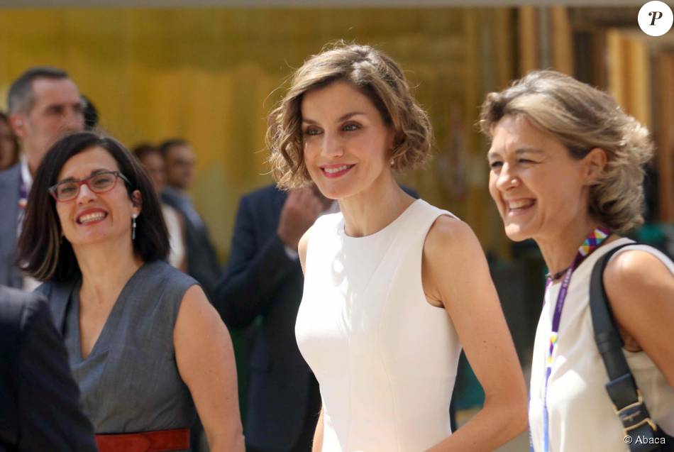 AGENDA PERSONAL DE LA REINA LETIZIA   - Página 77 1891078-la-reine-letizia-decouvrait-le-23-950x0-3