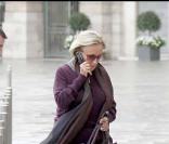Bernadette Chirac promène son chien