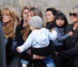 Mathilde Seigner et son fils Louis, et Laeticia Hallyday et sa fille Jade