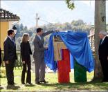 Le prince Felipe d'Espagne dévoile la plaque honorant la ville exemplaire de Cabranes