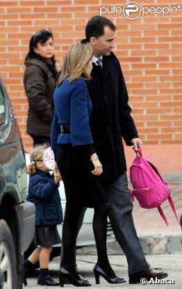 Letizia et Felipe d'Espagne vont chercher Leonor à l'école, le 29/10/08