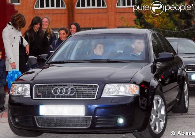Letizia et Felipe d'Espagne vont chercher Leonor à l'école, le 29/10/08