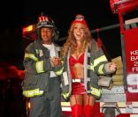 Mariah Carey se déguise en pompier... c'est chaud... très chaud !