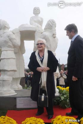 Line Renaud inaugure la statue de La Demoiselle d'Armentières