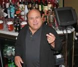 Danny DeVito conduit une voiture hybride