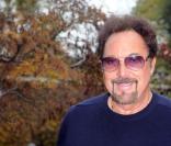 Tom Jones a bonne mine mais c'est un tricheur!