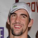 Le champion Michael Phelps présente sa petite amie à ses parents... 