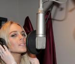 Oh secours! Lindsay Lohan chante encore !