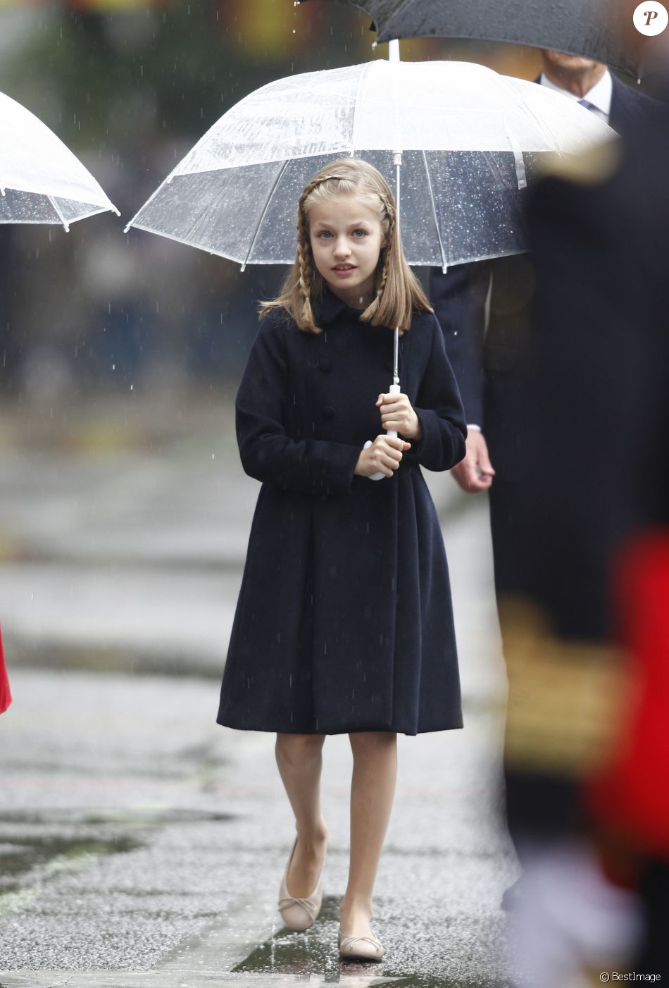 AGENDA DE SM. REYES FELIPE y LETIZIA  - Página 30 2721822-l-infante-sofia-d-espagne-en-manteau-ro-950x0-2