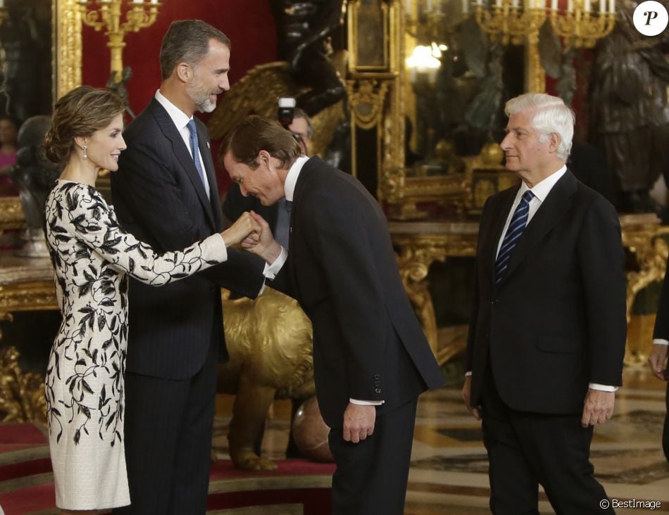 AGENDA DE SM. REYES FELIPE y LETIZIA  - Página 31 2721957-le-roi-felipe-vi-et-la-reine-letizia-d-e-950x0-2