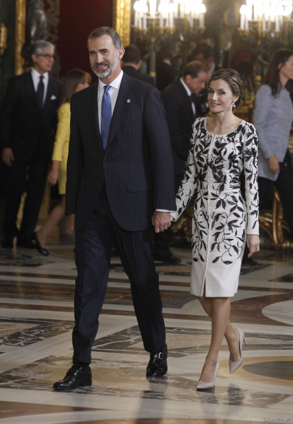 AGENDA DE SM. REYES FELIPE y LETIZIA  - Página 31 2721975-le-roi-felipe-vi-et-la-reine-letizia-d-e-950x0-1