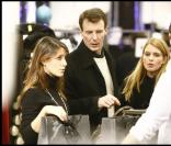 La princesse Marie et le prince Joachim de Danemark se montrent enfin... pour faire leurs achats de Noël !