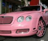 Paris Hilton et sa voiture de Barbie