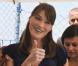 PHOTOS : Carla Bruni-Sarkozy émue par les enfants au défilé de mode au coeur d'une favela...