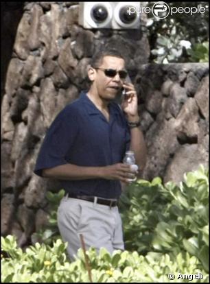 Barack Obama en vacances à Hawaii, mais... toujours joignable !
