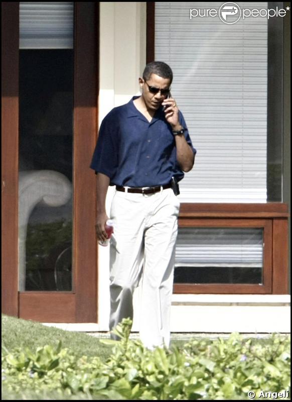 Barack Obama en vacances à Hawaii, mais... toujours joignable !