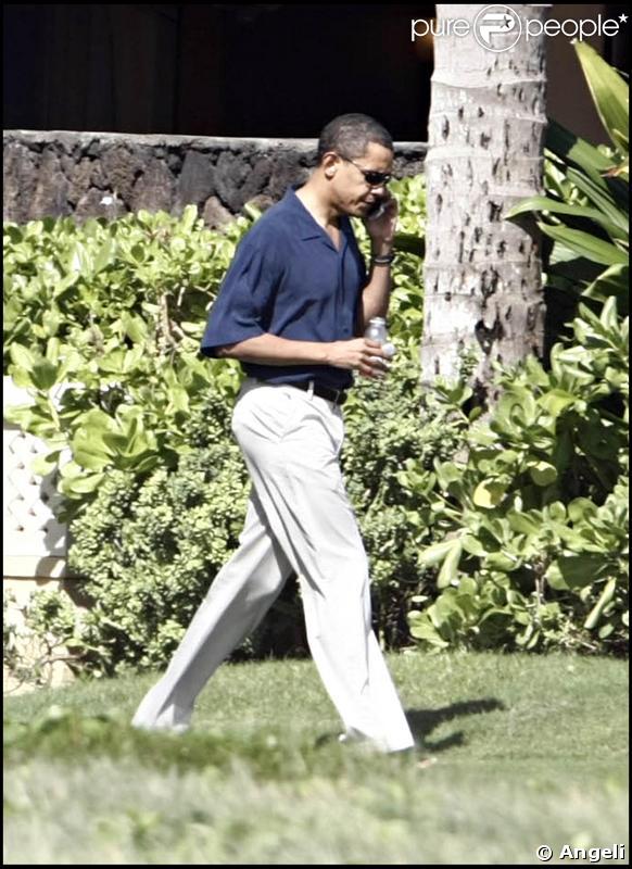 Barack Obama en vacances à Hawaii, mais... toujours joignable !