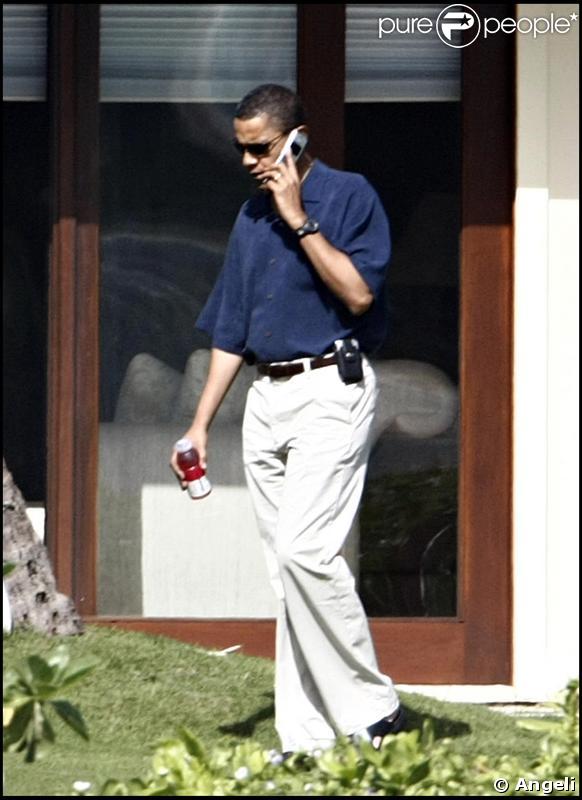 Barack Obama en vacances à Hawaii, mais... toujours joignable !