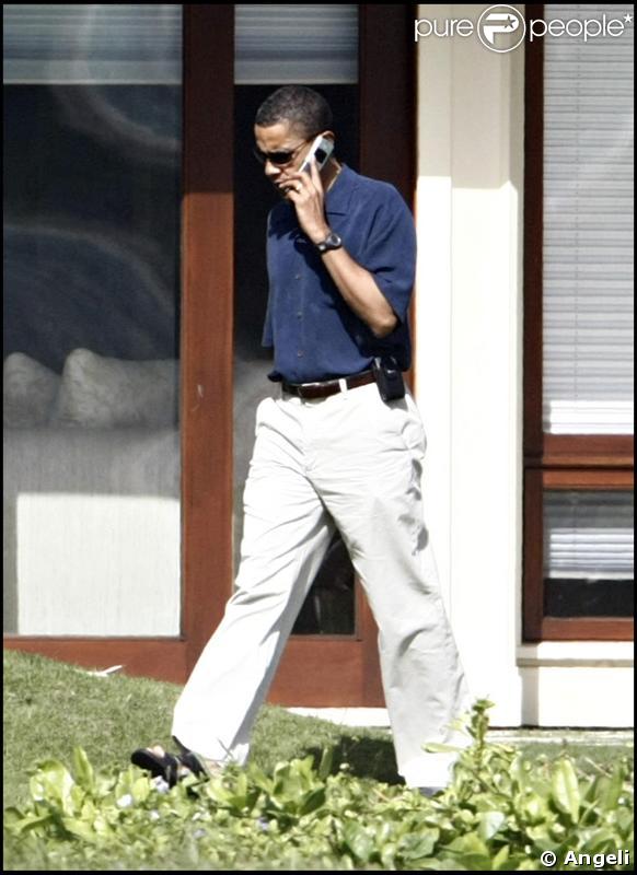 Barack Obama en vacances à Hawaii, mais... toujours joignable !