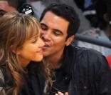 Jessica Alba et Cash Warren bien complices devant un match des Lakers...Seraient-ils secrètemenr fiancés ?