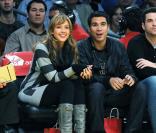 Jessica Alba et Cash Warren bien complices devant un match des Lakers...Seraient-ils secrètemenr fiancés ?