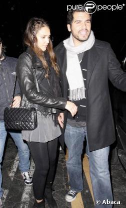 Jessica Alba et son mari sortent en amoureux ! (29/12/2008)