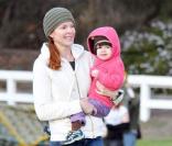 Marcia Cross se promène avec ses jumelles dans un parc de Los Angeles le 4/01/09