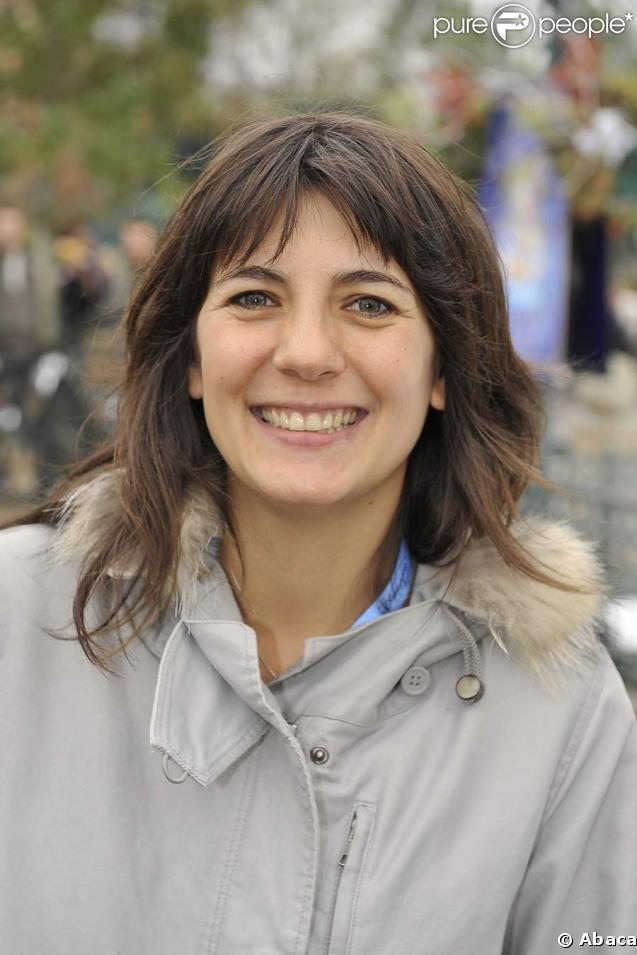 http://static1.purepeople.com/articles/7/22/43/7/@/154337-estelle-denis-637x0-3.jpg