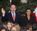 Le Prince Albert de Monaco et la Princesse Stéphanie accompagnés du Père Noël !