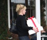 Melanie Griffith fait son shopping de Noël... 