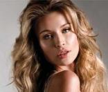 La superbe Joanna Krupa... vous offre son meilleur profil !