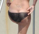 La star Lily Allen à la plage