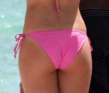 La star Doutzen Kroes à la plage