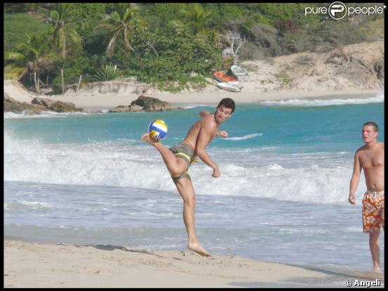 Yoann Gourcuff, jamais sans son ballon, même en vacances...