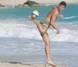 Yoann Gourcuff, jamais sans son ballon, même en vacances...