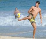 Yoann Gourcuff, jamais sans son ballon, même en vacances...
