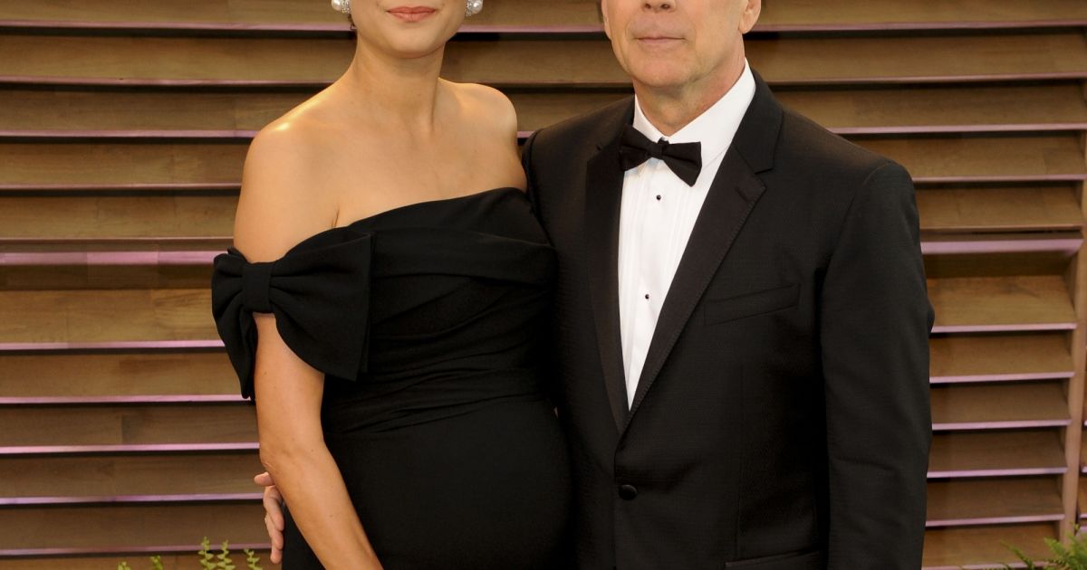 Bruce Willis décontracté à Disney avec ses filles et sa belle Emma au naturel - Pure People