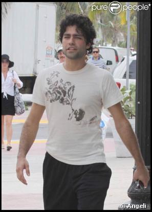 Adrian Grenier en plein effort, sous le soleil de Miami ! 13/01/09