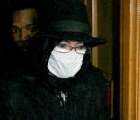 Michael Jackson tente de sortir discrètement d'une clinique de Beverly Hills