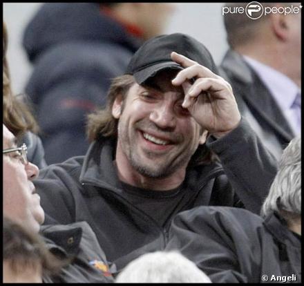 Javier Bardem et sa maman Pilar assistent à un match de foot. 14/01/09