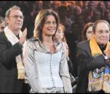 Stéphanie de Monaco, applaudie par Robert Hossein et Julien Lepers au 33e festival du cirque de Monte-Carlo, le 17/01/09