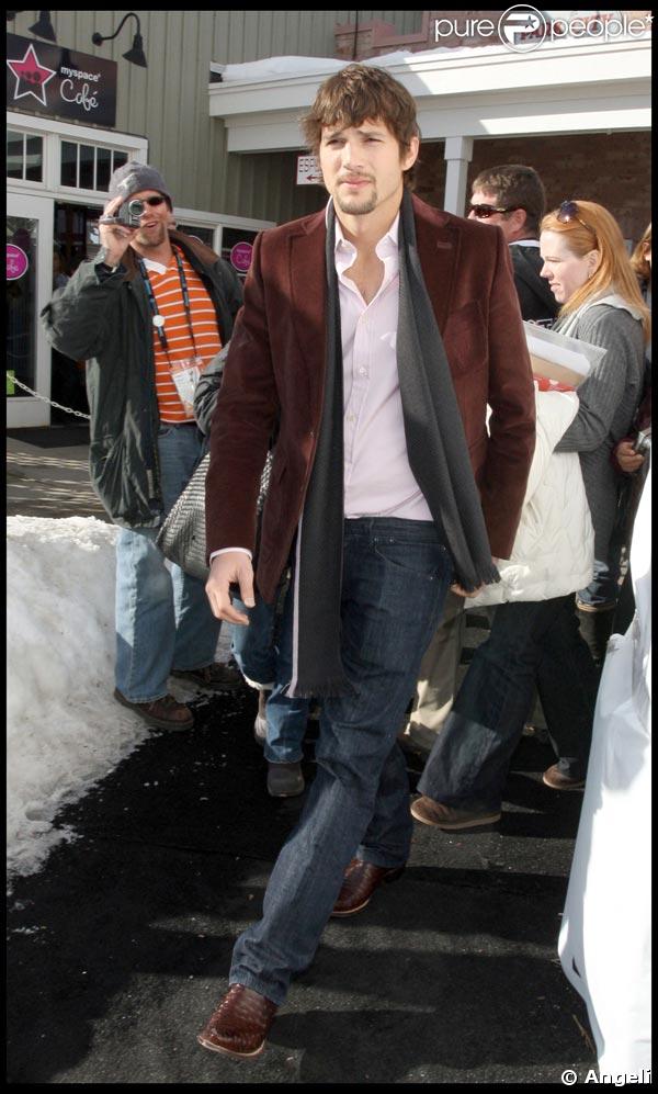 La classe incarnée... même dans une station de sport d'hiver, Ashton Kutcher reste d'une élégance rare ! Merci Demi d'avoir transformer l'ado geek en gravure de mode ! 